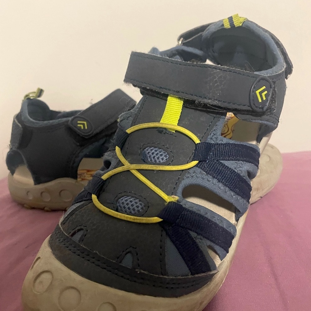 Banff Trail Gray/Blue/Yellow Sport Sandals with Protective Toe US 3 bigboy or 35